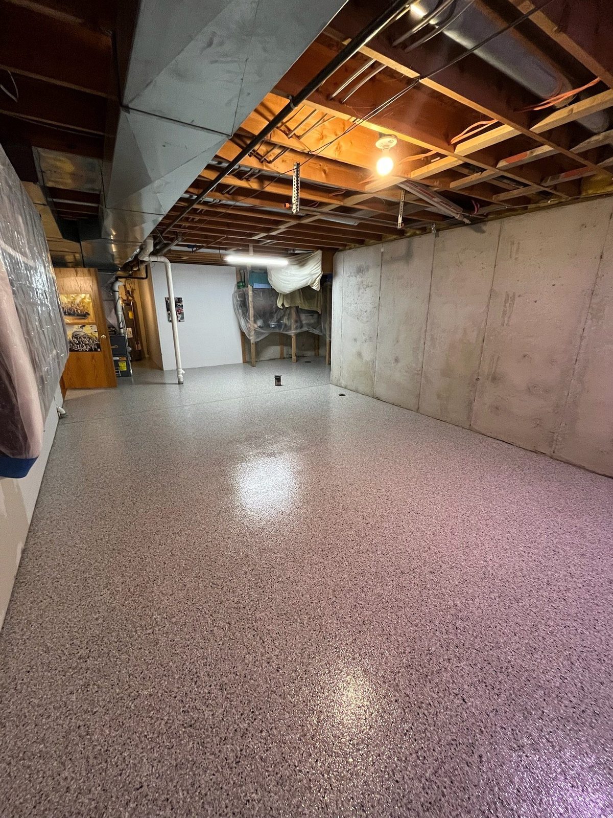 Basement floor with durable epoxy flake coating